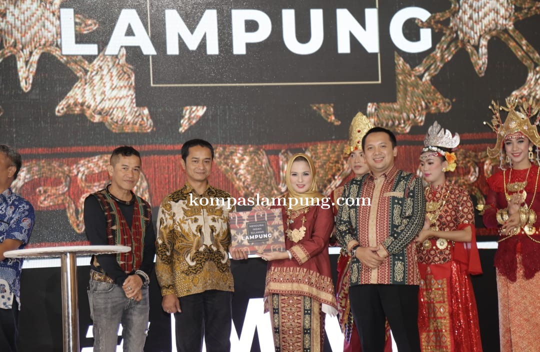 Ajang Jakarta Marketing Wee, Yustin Ficardo Launching Buku Mengurai Indah Sulaman Lampung