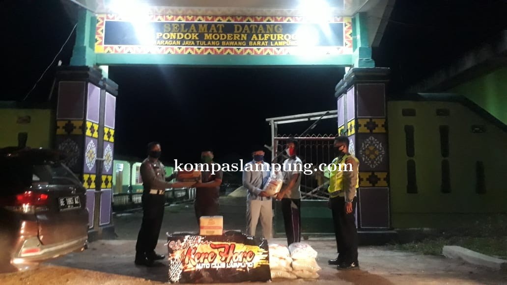 Humas Polres Tubaba Bersama TNI Dan Komunitas Mobil Kere Hore Laksanakan Baksos
