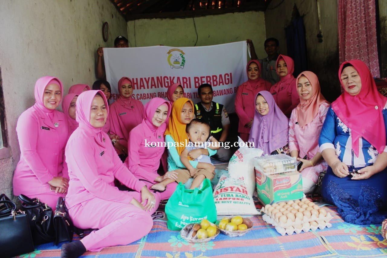 Bhayangkari Tubaba Salurkan Bantuan Kepada Balita Menderita Hidrosefalus