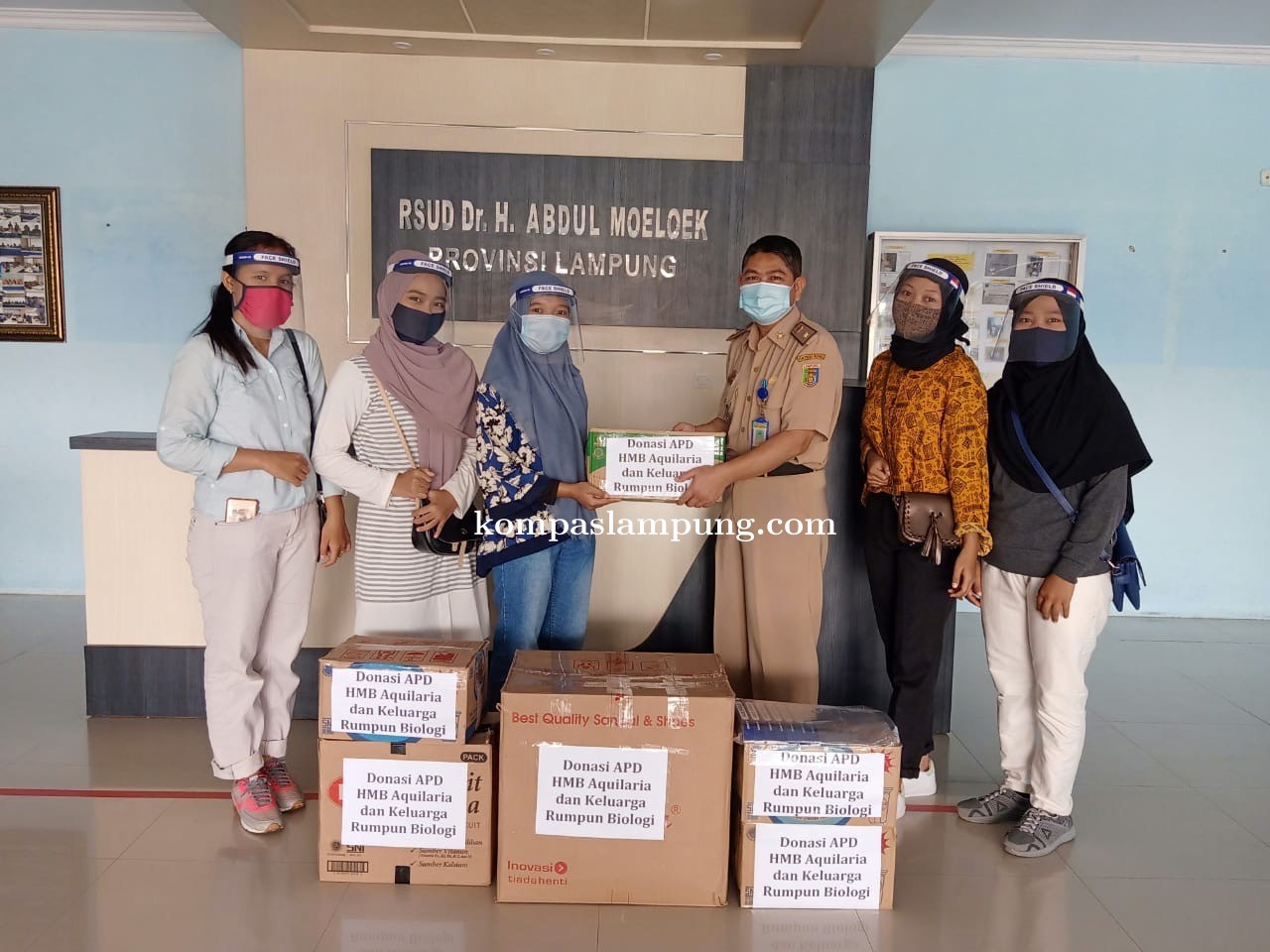 HMB Aqularia Itera Beri Bantuan APD Untuk Tenaga Medis Di RSUD Abdul Moeloek