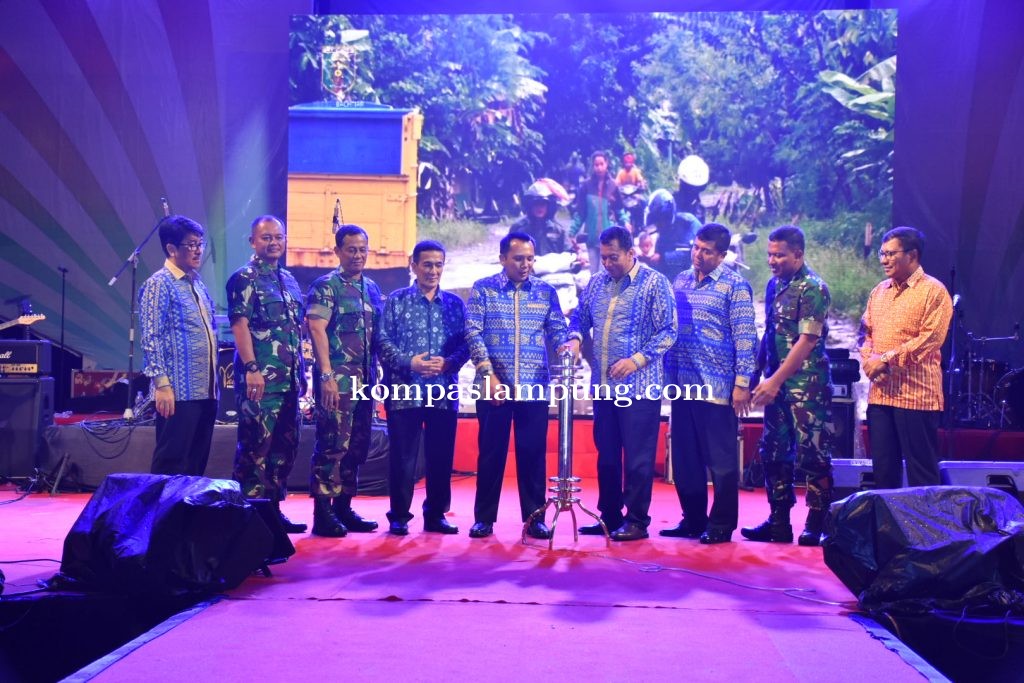 Diguyur Hujan, Ribuan Masyarakat Lampung Meriahkan Pembukaan Lampung Fair 2019