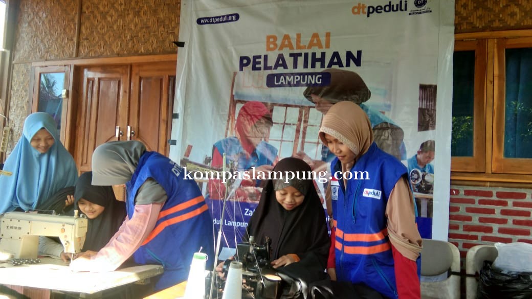 DT Peduli Lampung Membuka Kembali Pelatihan Menjahit Di Kota Metro