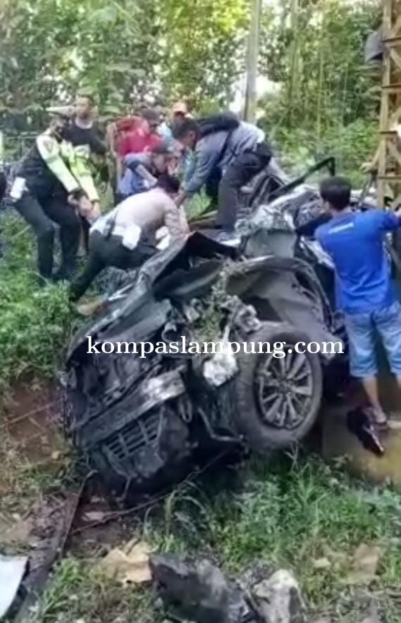 Kecelakaan Maut di Perlintasan Kereta Api Tegineneng Pesawaran