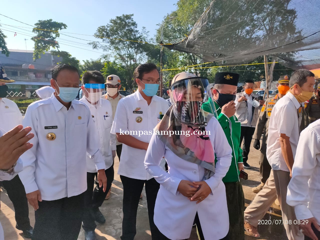 Rindu Metro: Nunik Belanja Dan Sapa Warga Pasar Pagi Kopindo Metro