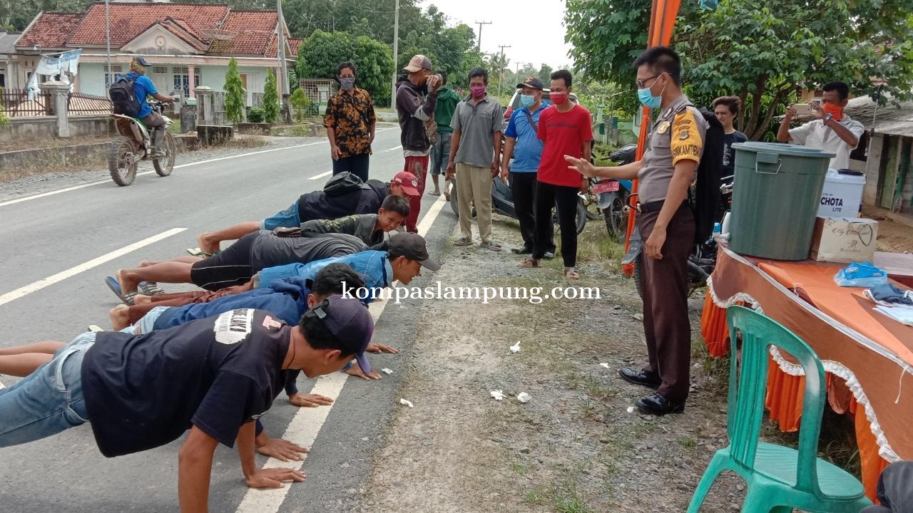 Desa Sungai Badak Dan Nipah Kuning Berikan Sanksi Berupa Push-up Bagi Yang Tidak Gunakan Masker 