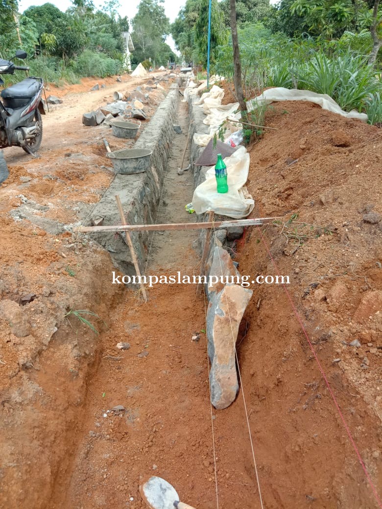 Pembangunan Drainase Tidak Transparan Dan Diduga Tidak Sesuai RAB