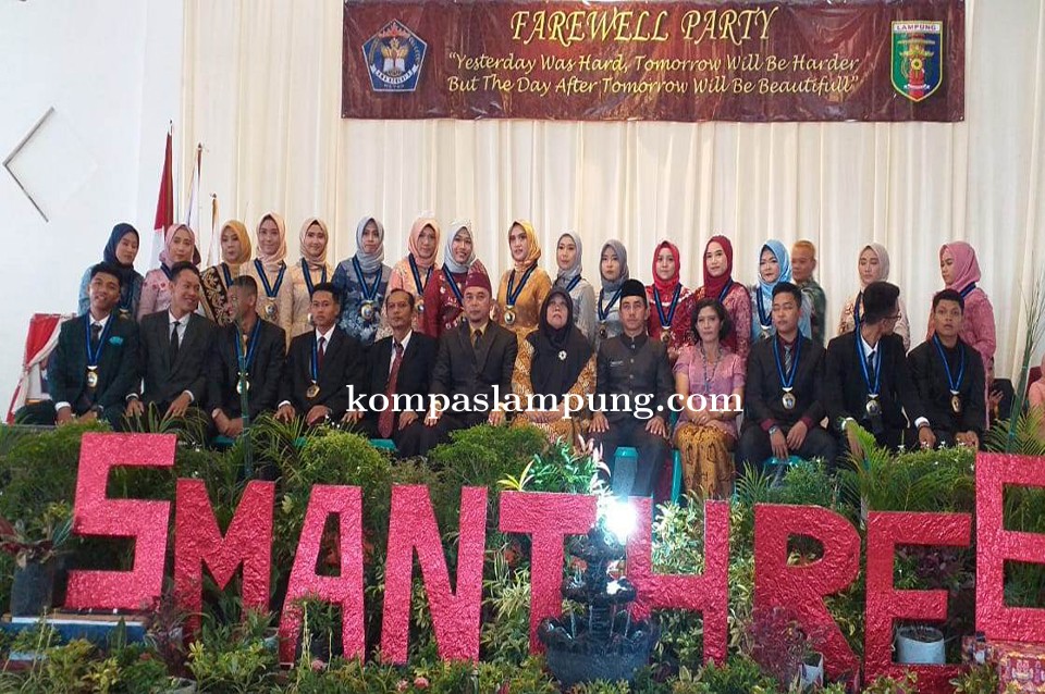 SMAN 3 Kota Metro Lampung Lepas 247 Peserta Didik Kelas XII Tahun Ajaran 2018/2019