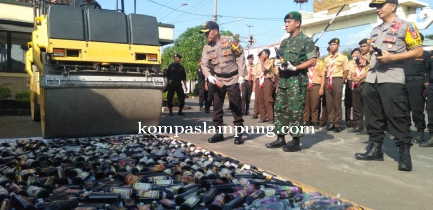 Ribuan Miras Dimusnahkan Polres Metro