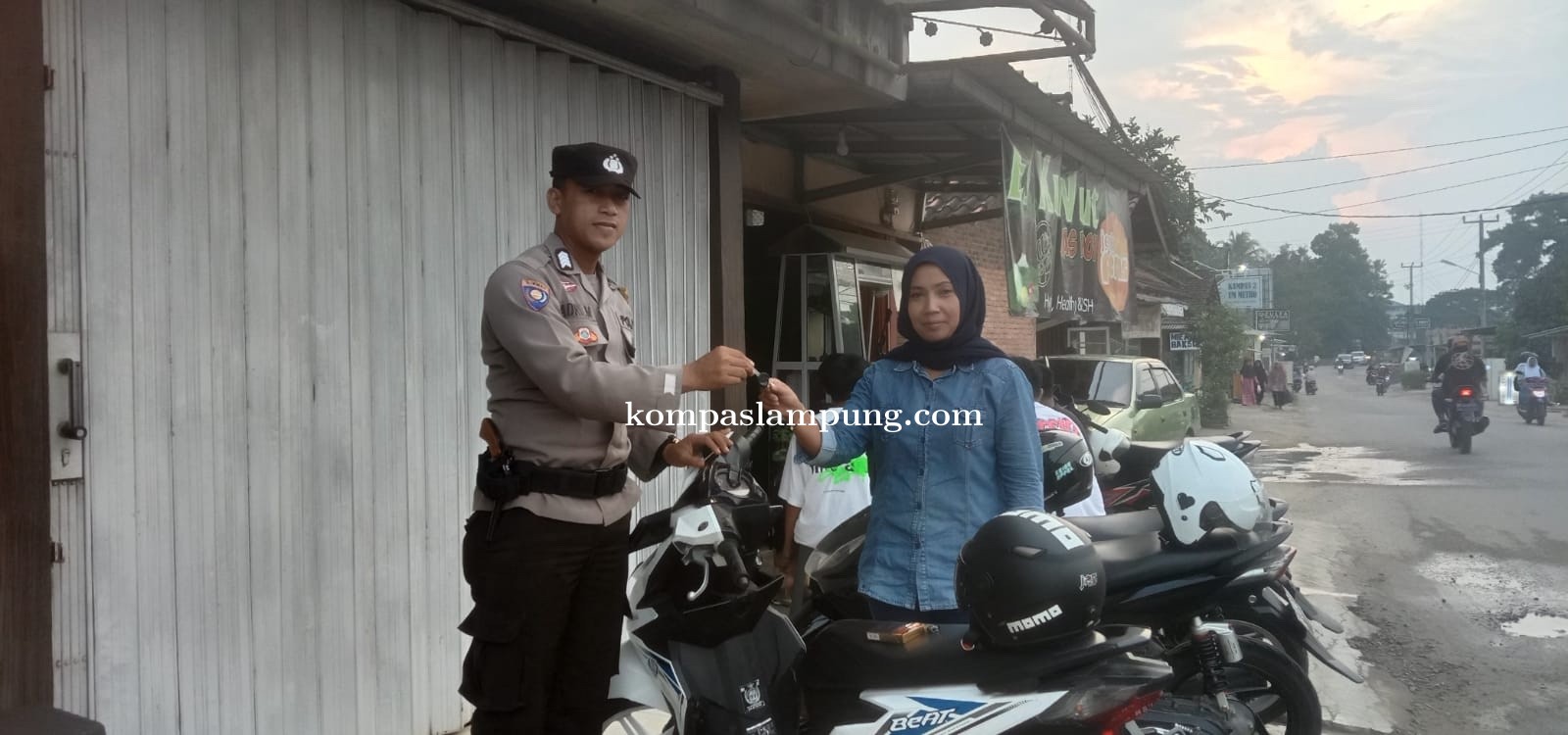 Polsek Batanghari Serahkan Sepeda Motor Hasil Curian Kepada Pemiliknya