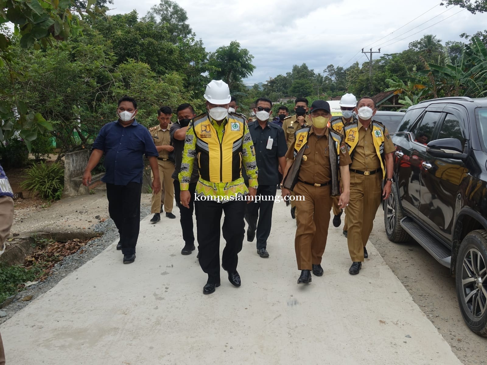 Bupati Lamteng Meninjau Langsung Pembangunan Jalan di Payung Rejo (PUBIAN-SENDANG AGUNG)