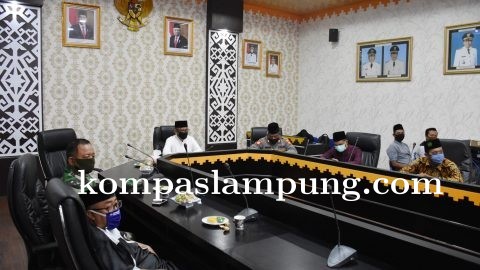 Gubernur Lampung Lakukan Teleconference Zikir Dan Doa Bersama