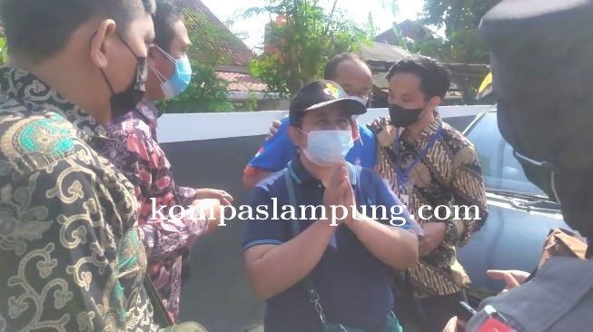 Kedatangan Jokowi Disambut Aksi Unjuk Rasa dan Dibubarkan Paspampres