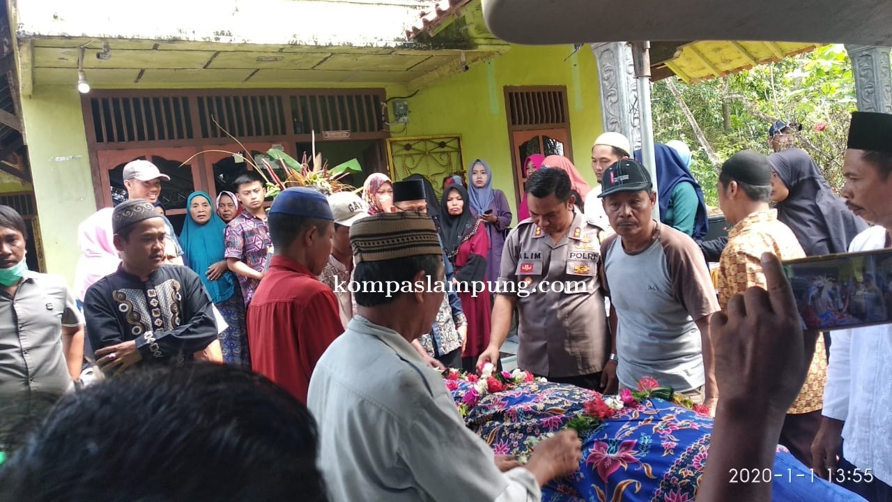 Warga Desa Wira Bangun Kabupaten Mesuji Bpk Sudar Berduka Ditinggal Anak Istrinya Akibat Kecelakan