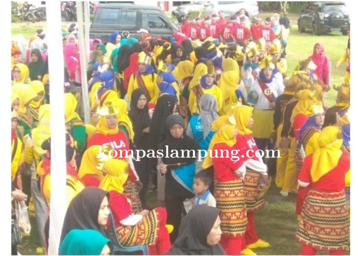 Ikut Senam Bang Ipul Tiga Emak Emak Dihadiahi Umroh Gratis