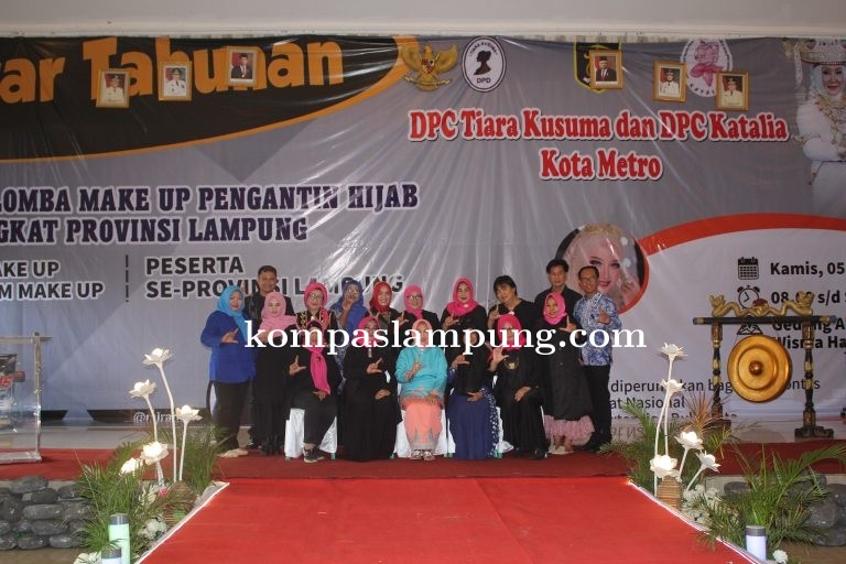 Heriyati Pairin Resmi Buka Seminar Dan Lomba Make Up