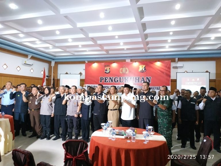 Pengukuhan Pokdar Kamtibmas Kota Metro Bertempat Di Ballroom Grand Skuntum