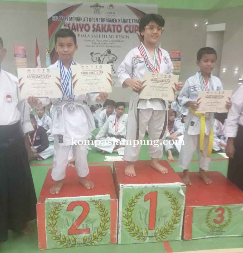 Tim Federasi Karate Tradisional Indonesia (FKTI) Kota Metro Raih 2 Mendali Perak